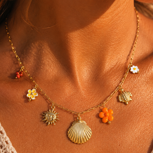 Collier chaîne dorée breloques de la mer orange